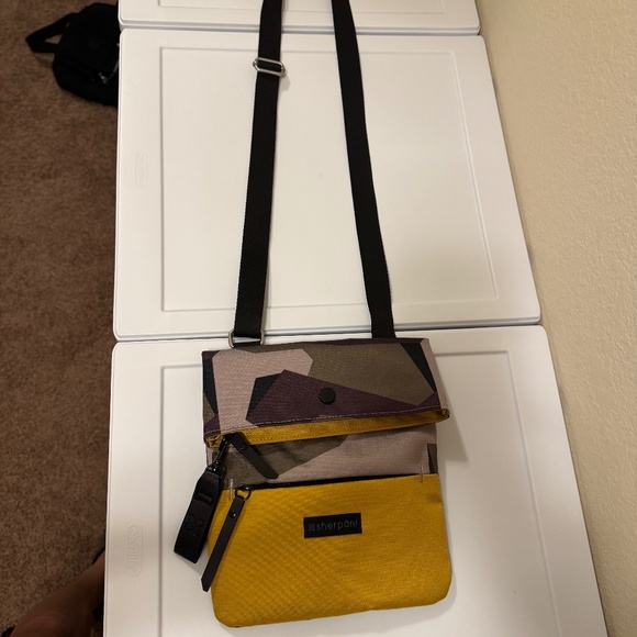Sherpani Small Crossbody Bag. NWOT - Picture 2 of 9